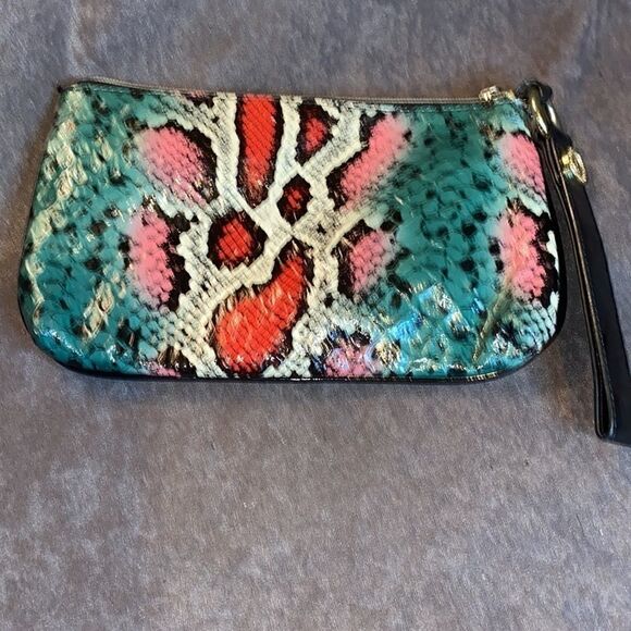 Betseyville wristlet *Sale* Bundle 2 purses for $60 - Picture 2 of 7